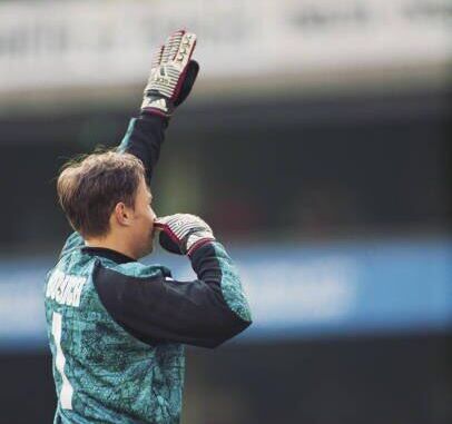 Марк Боснич демонстрирует нацистское приветствие во время игры с Тоттенхэмом - РИА Новости, 1920, 11.11.2022