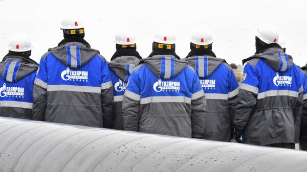Сотрудники Газпрома на церемонии старта проекта первого распределительного газопровода высокого давления