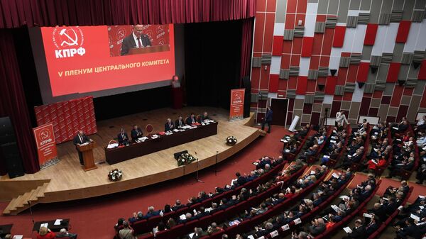 Председатель ЦК КПРФ Геннадий Зюганов выступает на V Пленуме ЦК КПРФ