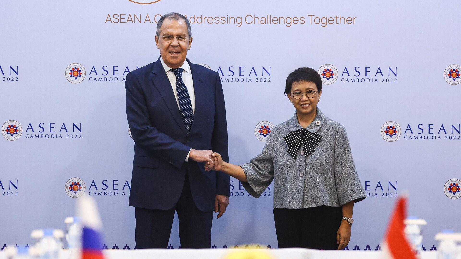 Министр иностранных дел России Сергей Лавров на встрече в формате тет-а-тет с главой МИД Индонезии Ретно Марсуди на полях Восточноазиатского саммита (ВАС) в Пномпене Министр иностранных дел России Сергей Лавров на встрече в формате тет-а-тет с главой МИД Индонезии Ретно Марсуди на полях Восточноазиатского саммита (ВАС) в Пномпене - РИА Новости, 1920, 12.11.2022