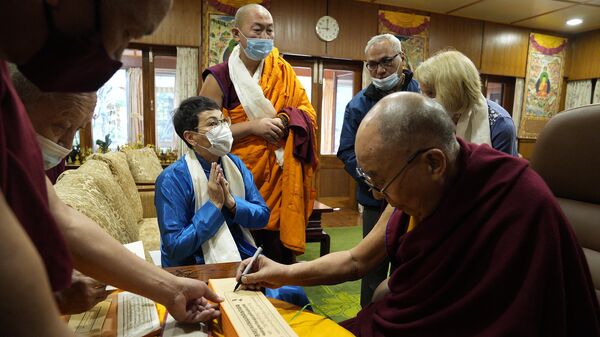 Встреча тувинской делегации с Далай-ламой в его резиденции в индийском городе Дхарамсала