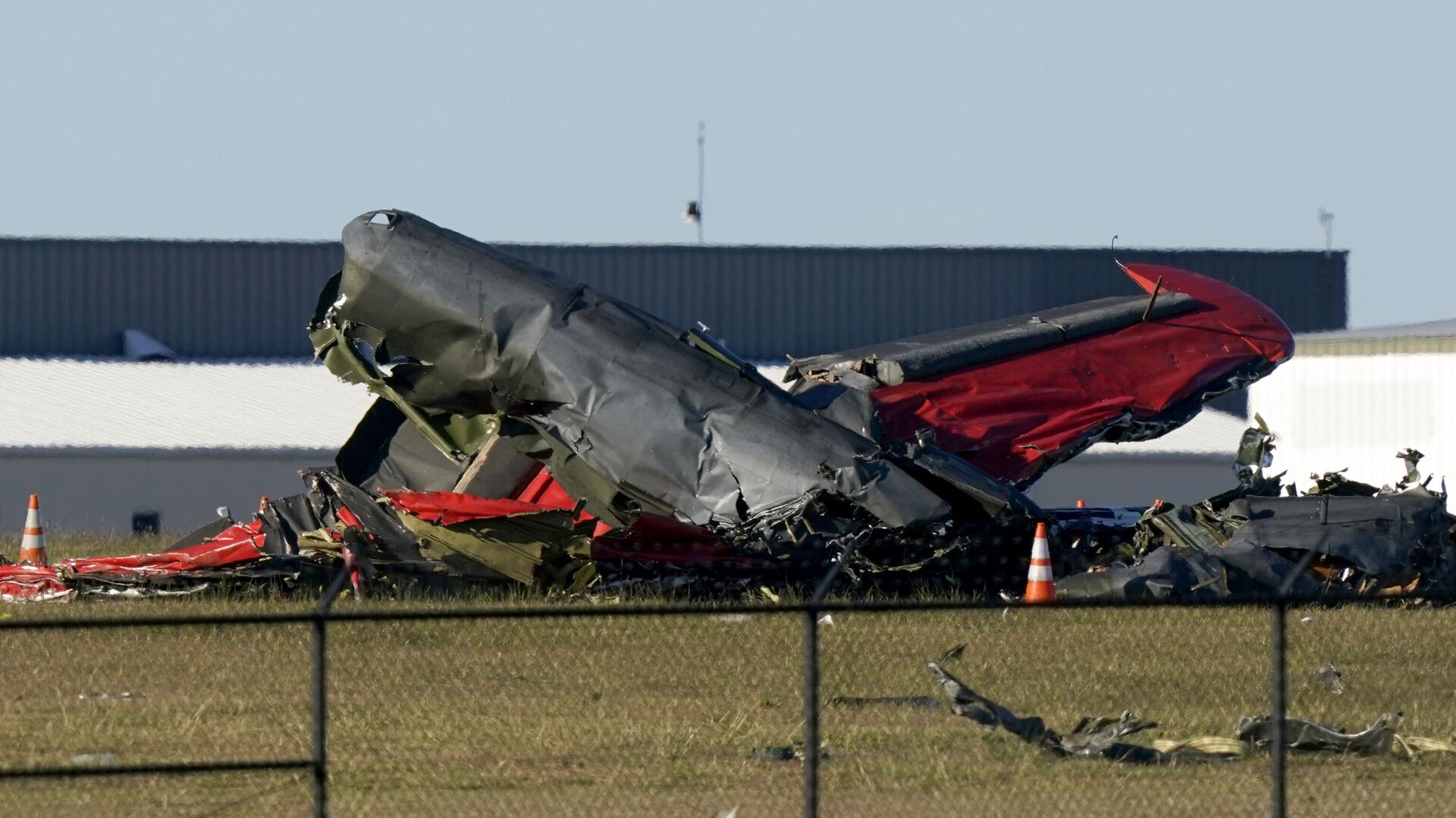 Один человек погиб, 1 пострадал при столкновении 2 самолетов на авиашоу в Португалии