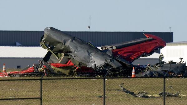 Обломки самолетов, столкнувшихся на авиашоу в Далласе, США