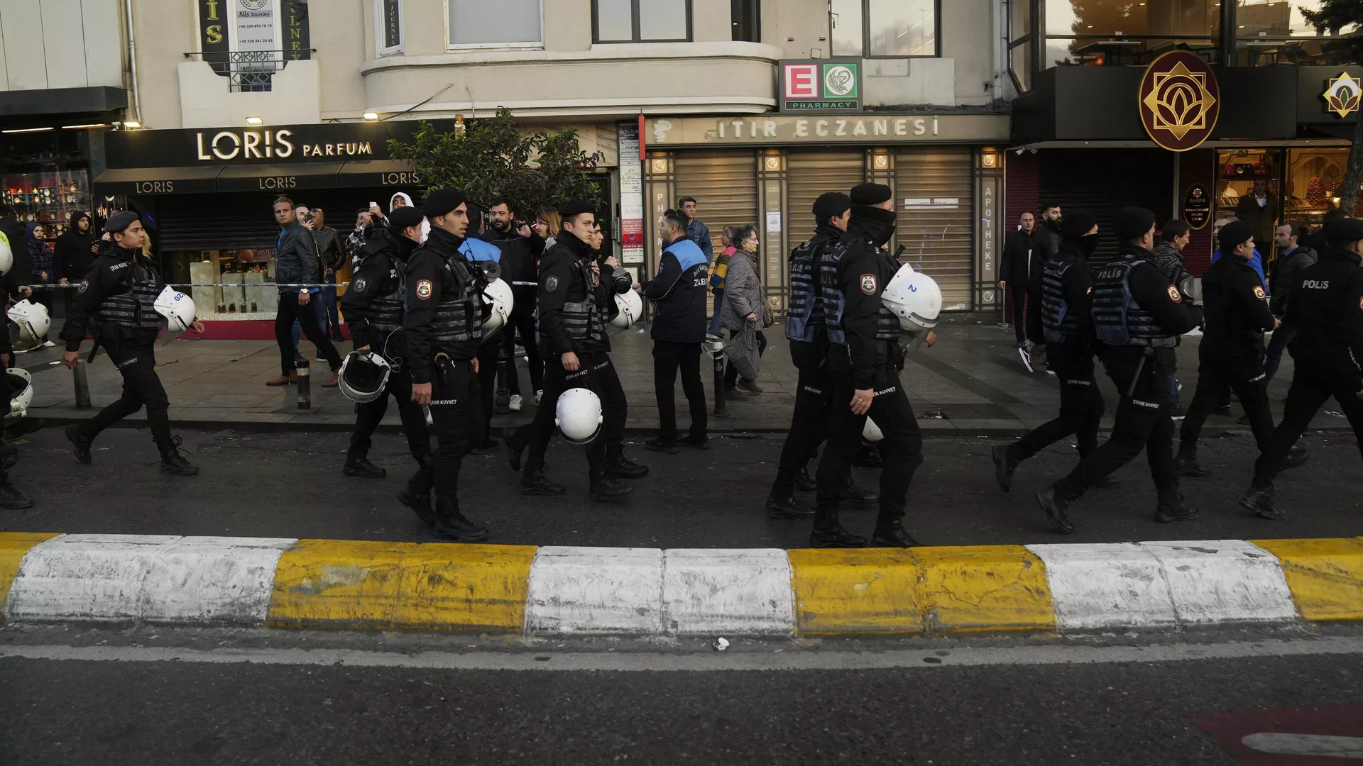 Αξιωματικοί επιβολής του νόμου στην οδό Istiklal στην Κωνσταντινούπολη, Τουρκία - RIA Novosti, 1920, 13/11/2022