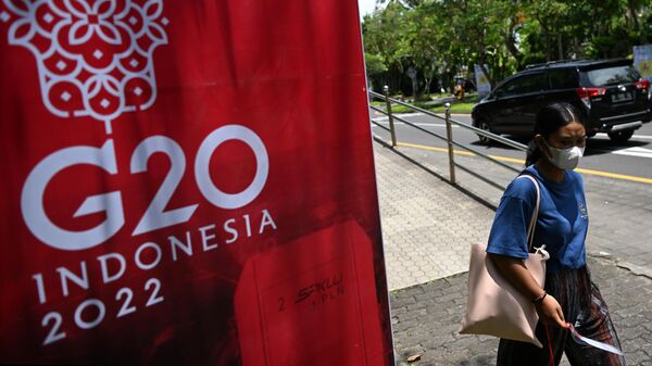 Баннер, посвященный саммиту G20 на Бали