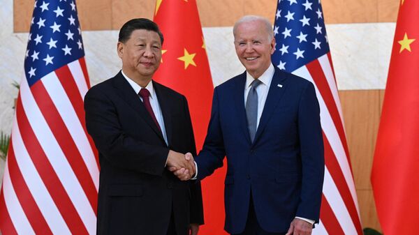 Предстедатель КНР Си Цзиньпин и президент США Джо Байден во время встречи на саммите G20 в Индонезии