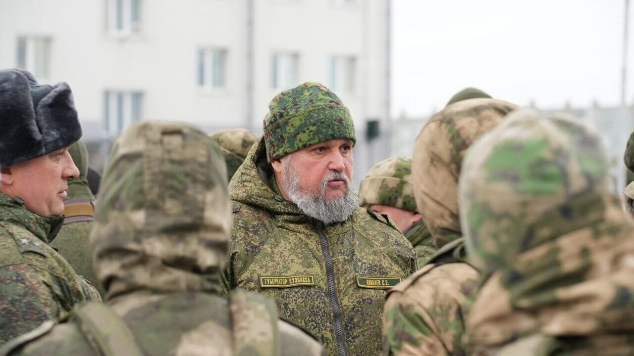 Губернатор Кемеровской области Сергей Цивилев во время посещения учебного центра в Юрге, где проходят подготовку кузбасские мобилизованные и добровольцы - РИА Новости, 1920, 14.11.2022