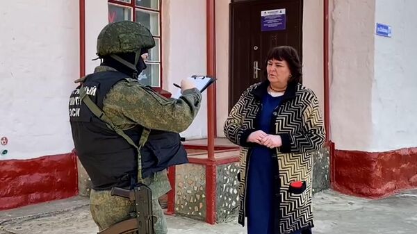 Работа следователей на месте обстрела села Сабовка в ЛНР