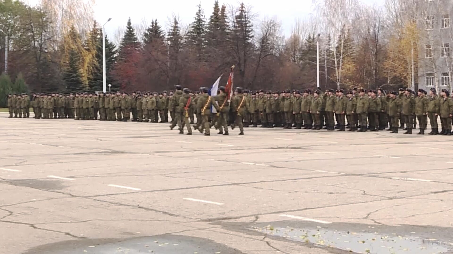 Ульяновск отправил в зону СВО более 400 десантников. Кадр видео - РИА Новости, 1920, 15.11.2022