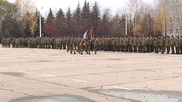 Ульяновск отправил в зону СВО более 400 десантников. Кадр видео