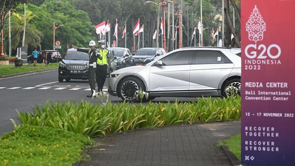 Полиция у пресс-центра перед началом саммита G20 на Бали