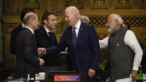 Канцлер Германии Олаф Шольц, президент Франции Эммануэль Макрон, президент США Джо Байден и премьер-министр Индии Нарендра Моди во время саммита G20 на Бали