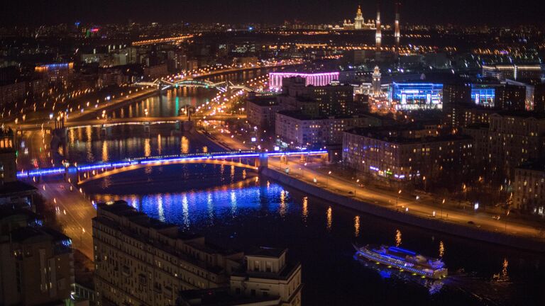 Вид на Бородинский мост в Москве