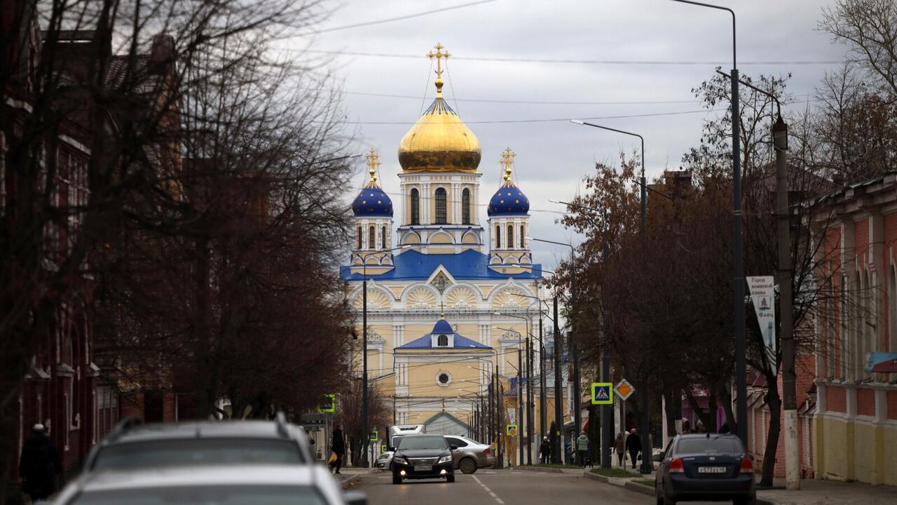 В Ельце благоустраивают одну из центральных улиц - РИА Новости, 15.11.2022