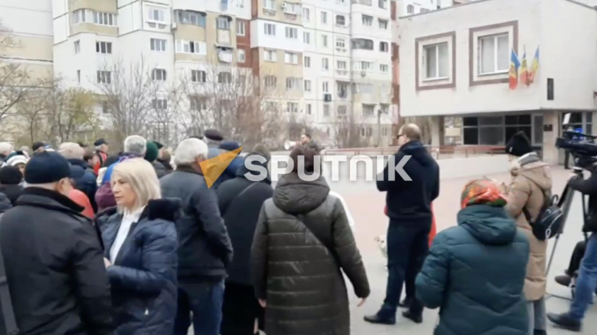 Сторонники партии Шор протестуют у суда. Кадр видео - РИА Новости, 1920, 07.12.2022