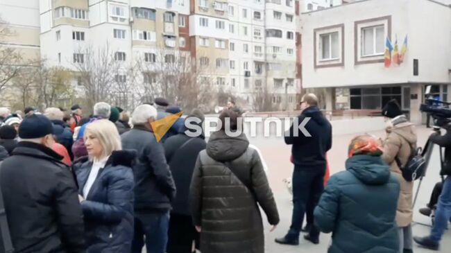 Сторонники партии Шор протестуют у суда. Кадр видео