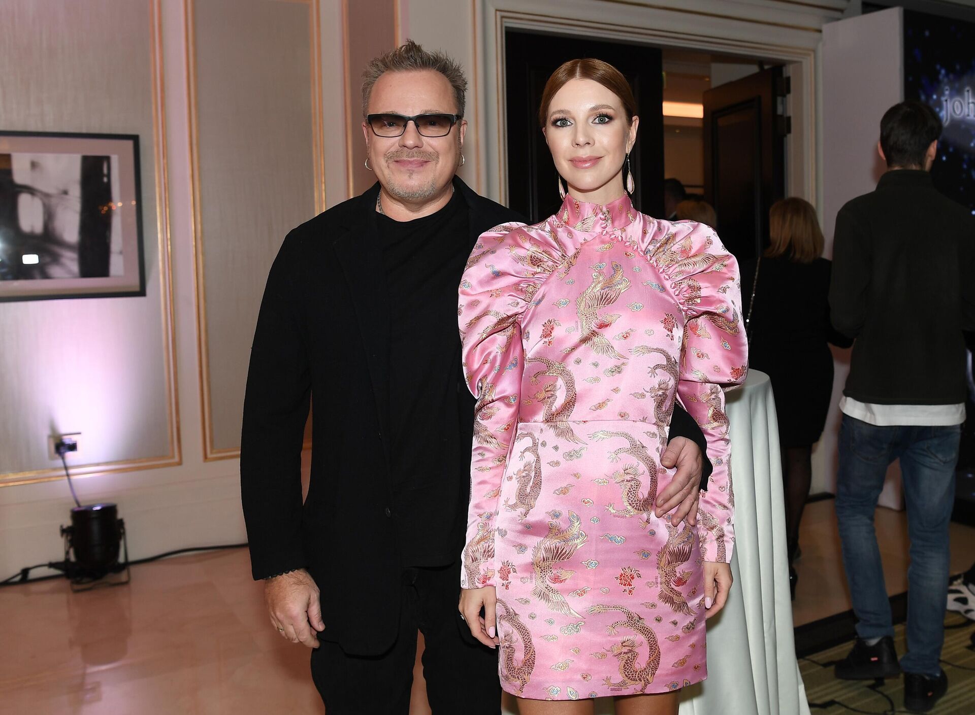 Певец Владимир Пресняков и его супруга певица Наталья Подольская Певец Владимир Пресняков и его супруга певица Наталья Подольская - РИА Новости, 1920, 01.04.2025