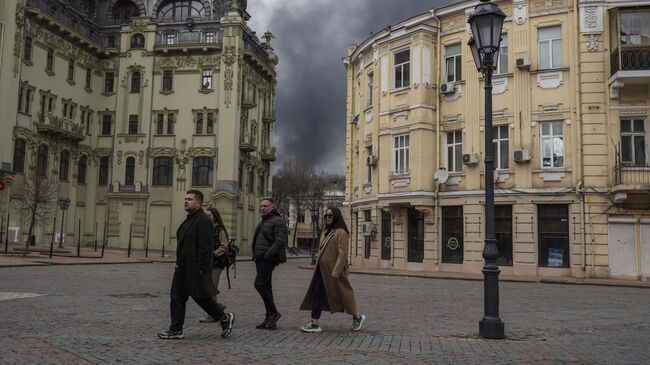 Дым от взрыва в Одессе. Архивное фото