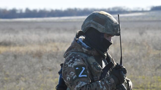 Военнослужащий расчета реактивной системы залпового огня БМ-21 Град ЮВО ВС РФ