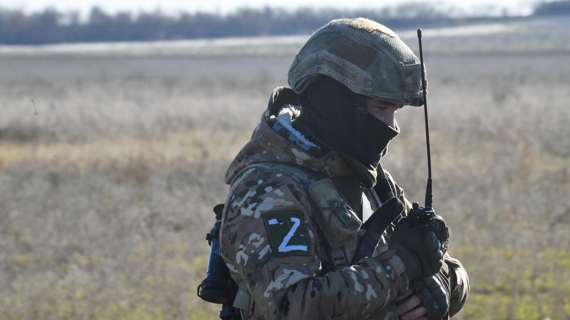 Военнослужащий расчета реактивной системы залпового огня БМ-21 Град ЮВО ВС РФ - РИА Новости, 1920, 18.01.2023