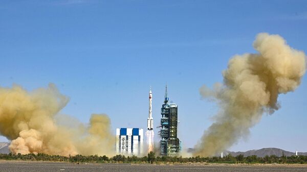 Запуск пилотируемого космического корабля Шэньчжоу-14 в Китае