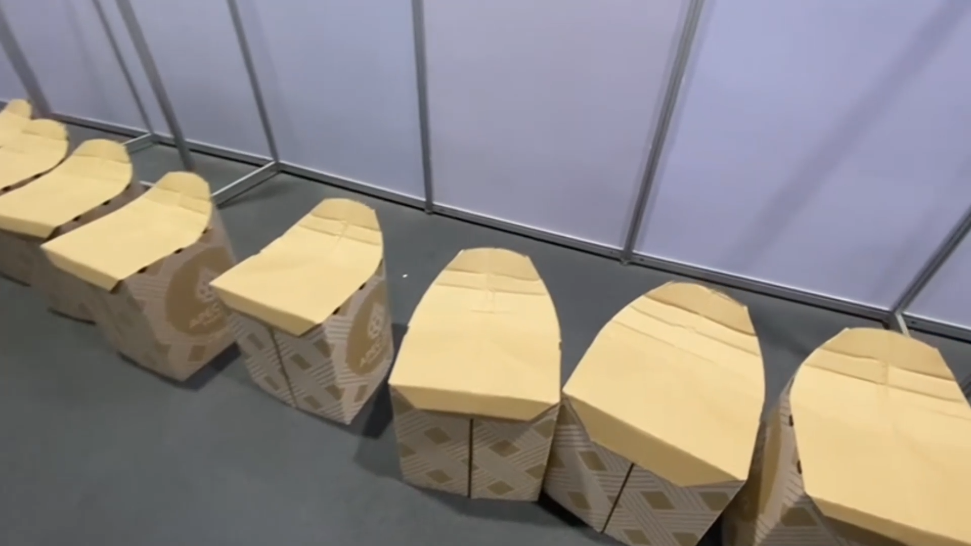 Экологичные картонные стулья в пресс-центре саммита АТЭС - РИА Новости, 1920, 17.11.2022