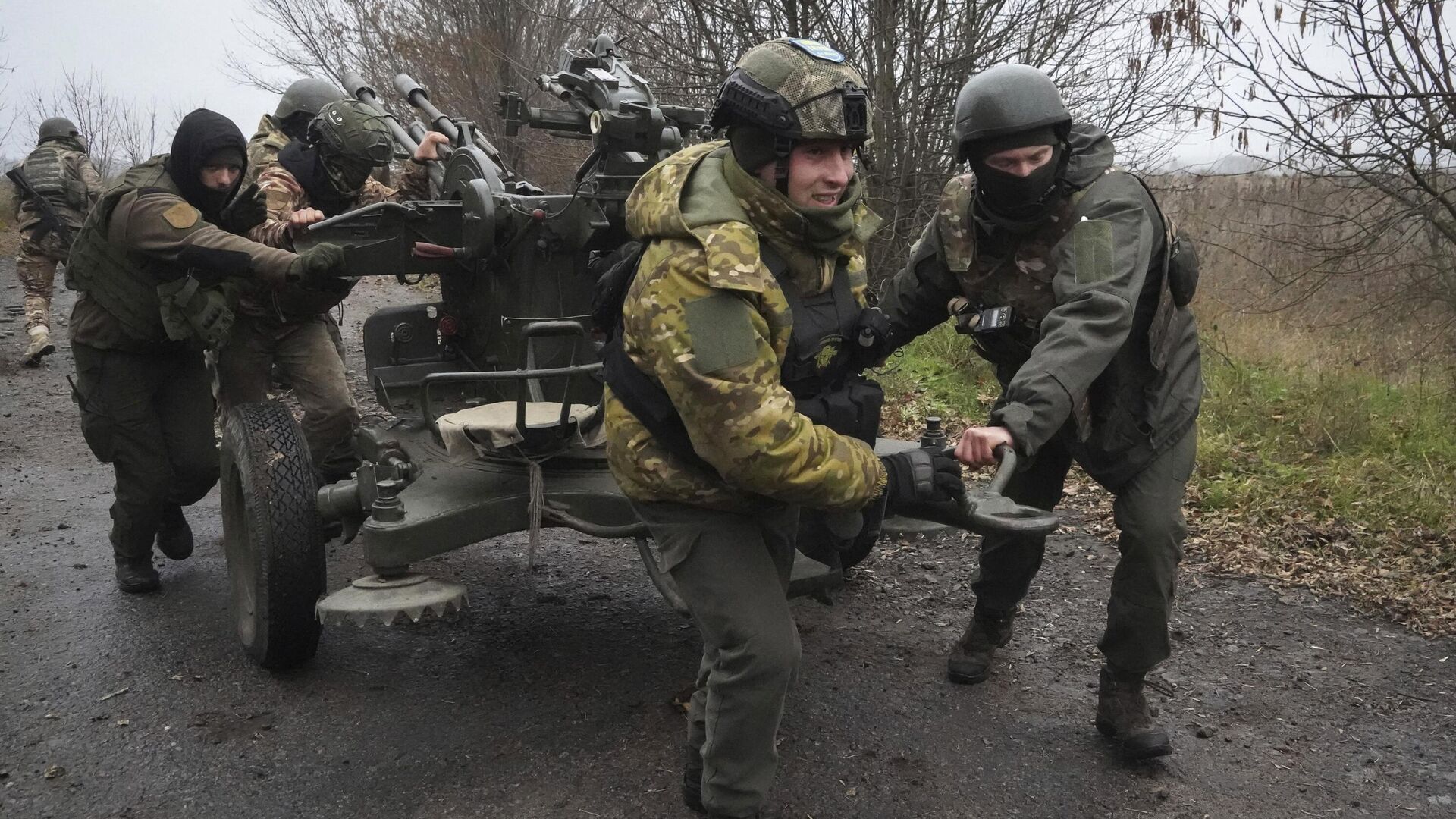 Военный разведчик: ВСУ минируют участки фронта на Кременском направлении