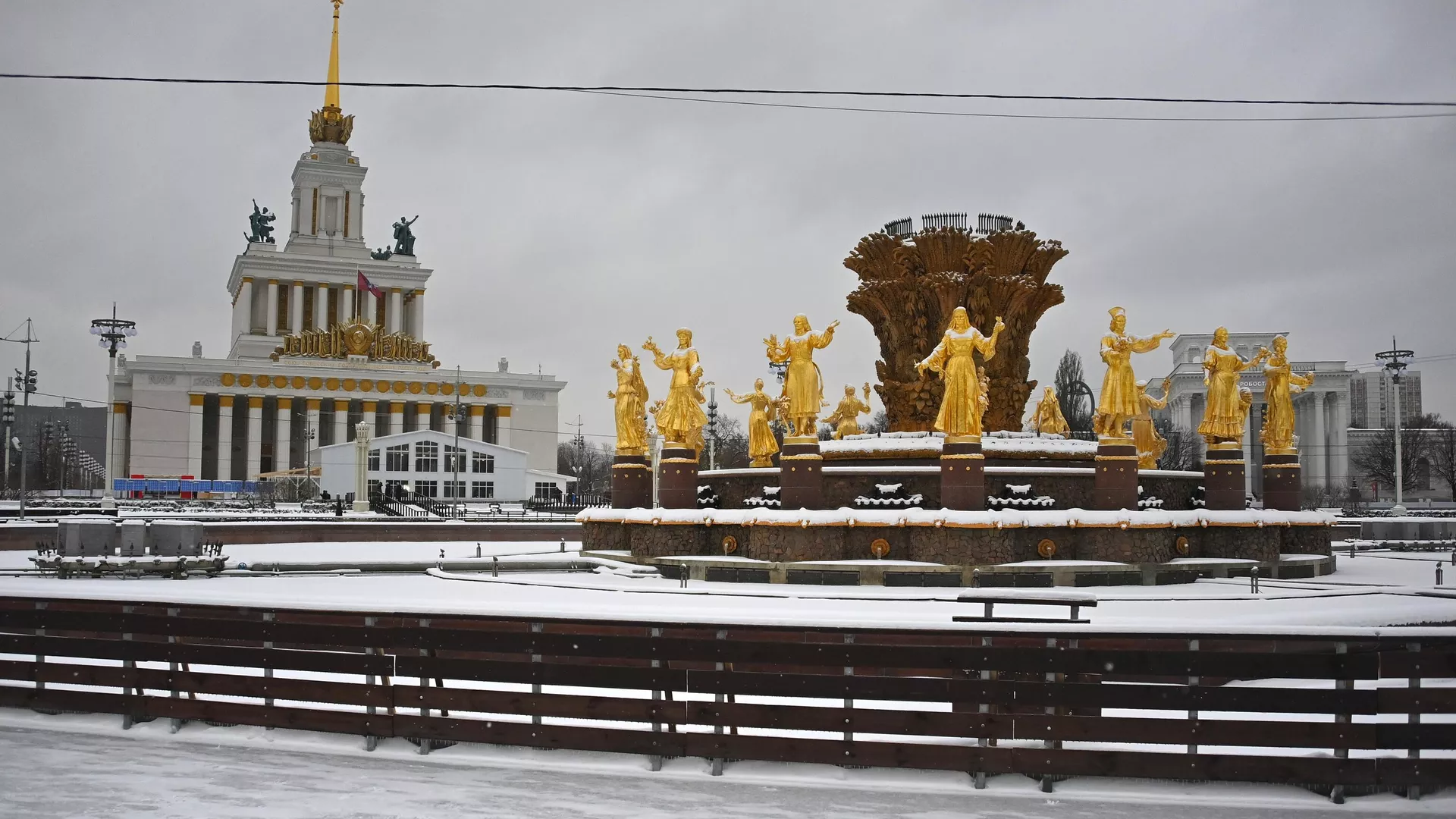 Монтаж катка на ВДНХ - РИА Новости, 1920, 05.12.2022