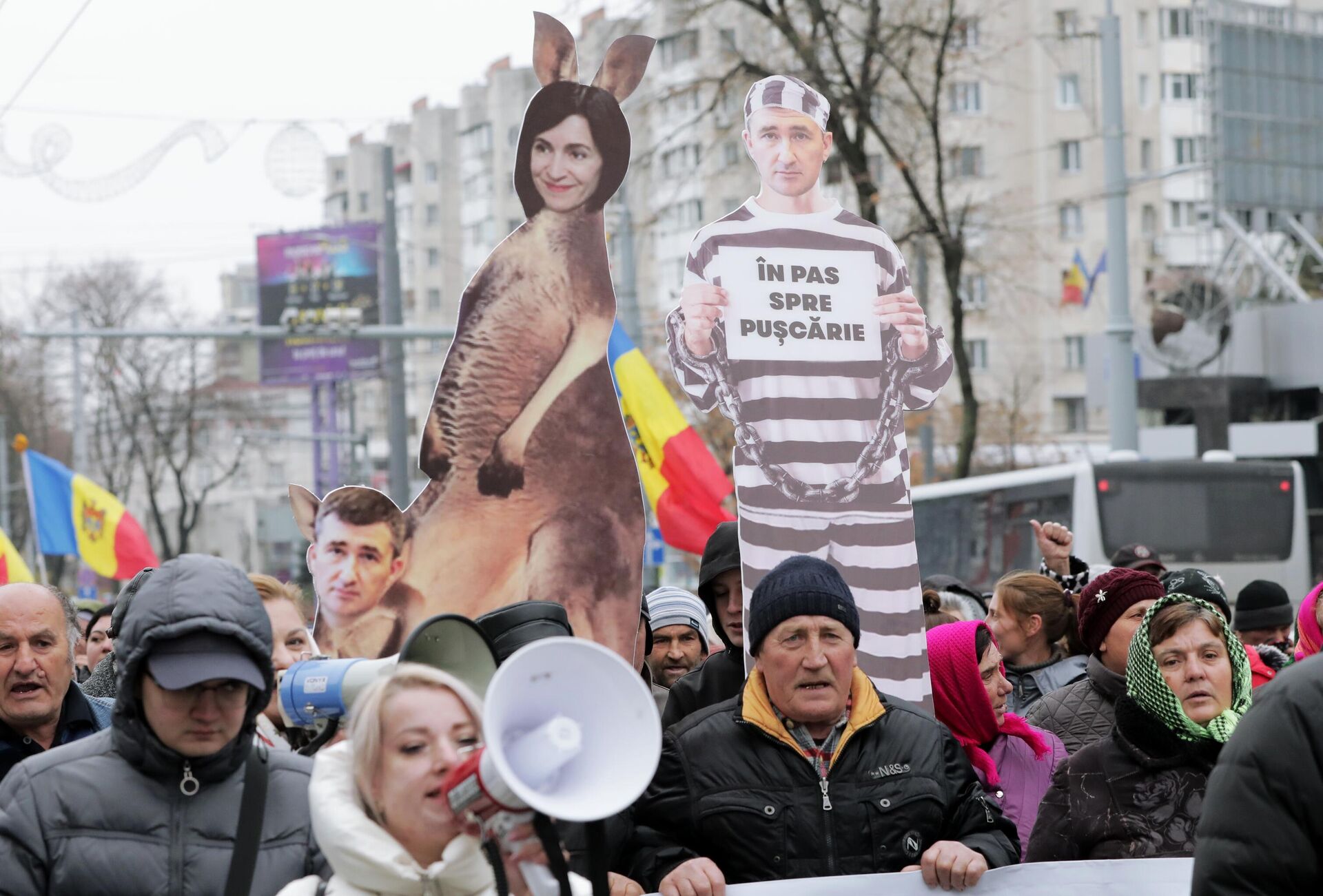 Участники акции протеста оппозиции перед зданием генеральной прокуратуры Молдавии в Кишиневе - РИА Новости, 1920, 15.02.2023