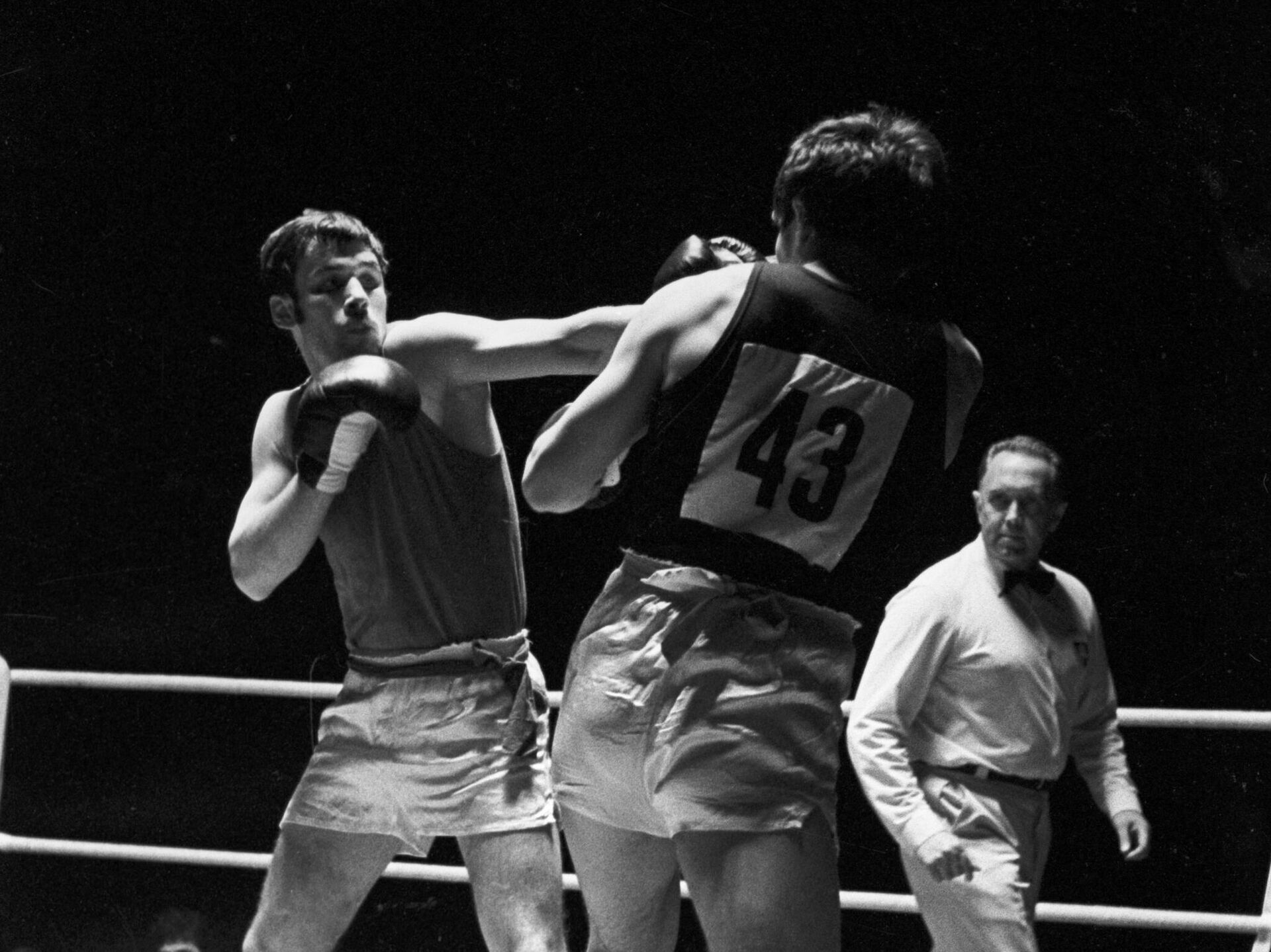 Boxer Oleg Korotaev (left) during the fight - RIA Novosti, 1920, 18.11.2022