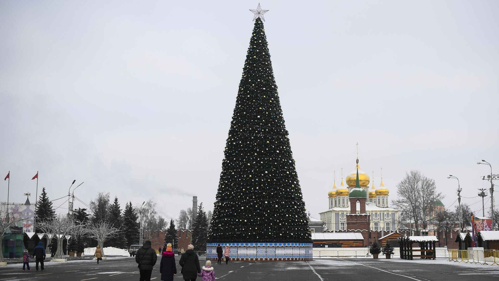 Новогодняя елка на площади Ленина в Туле - РИА Новости, 1920, 16.01.2024