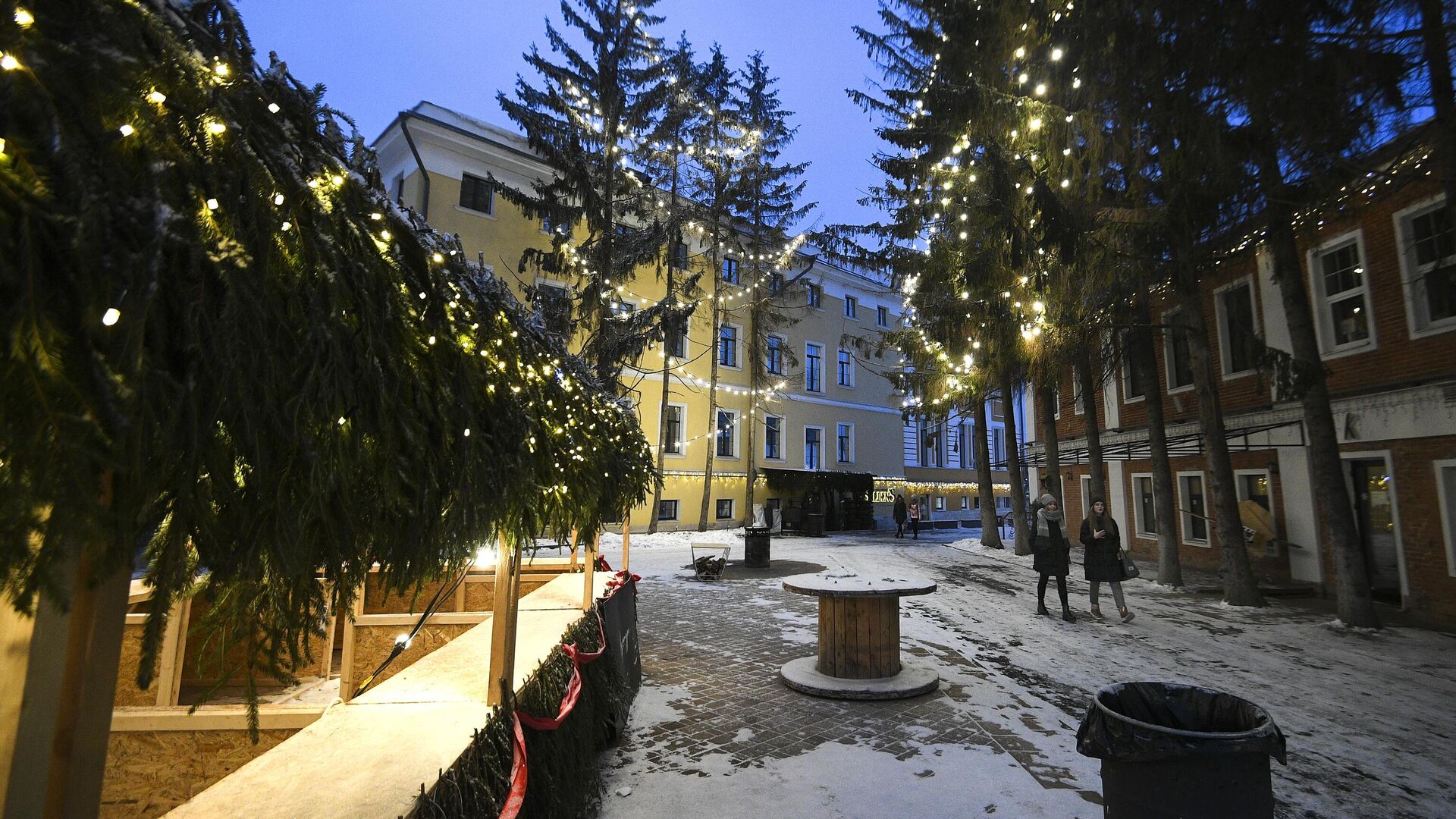 Новогодняя иллюминация на улице Металлистов в Туле Новогодняя иллюминация на улице Металлистов в Туле - РИА Новости, 1920, 17.12.2025