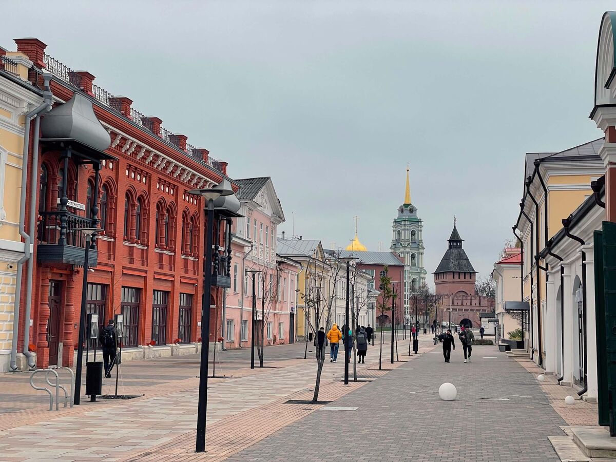Города недалеко от твери. Тула пешеходная улица Металлистов. Улица Металлистов Москва. Улица Металлистов Тула до реконструкции. Пешеходная зона в городе.