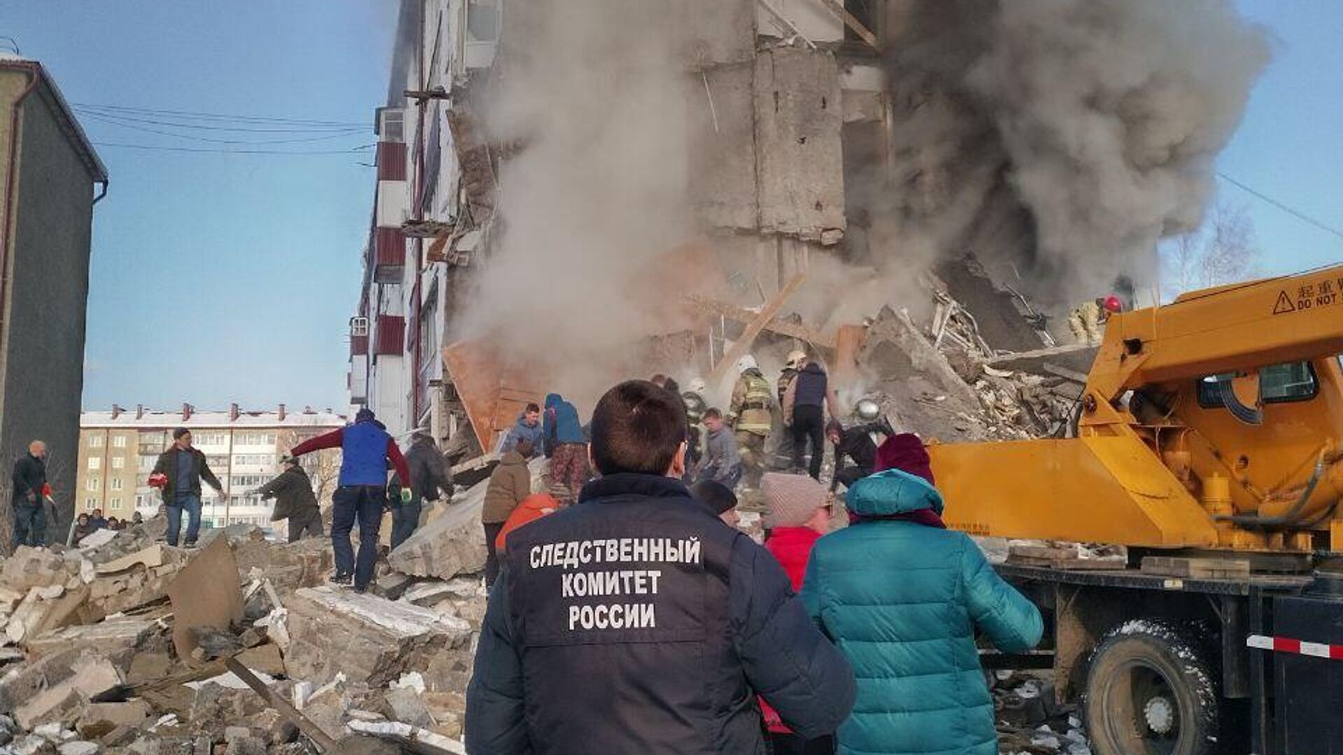 Следователи на месте обрушения жилого дома в поселке Тымовское Сахалинской области - РИА Новости, 1920, 19.11.2022