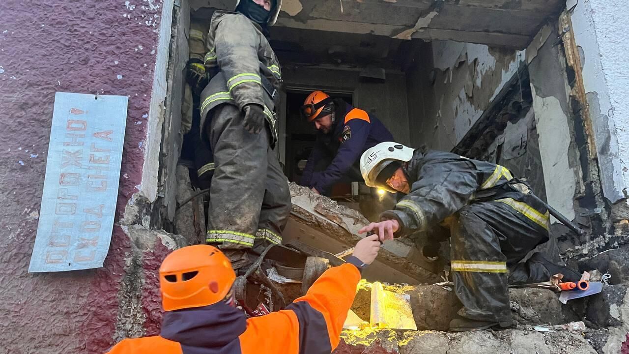 На месте обрушения дома в поселке Тымовское Сахалинской области - РИА Новости, 1920, 19.11.2022