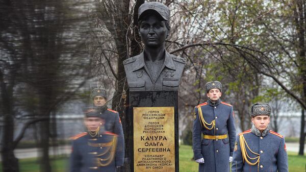 Открытие памятника герою России, подполковнику армии ДНР Ольге Качуре в Донецке