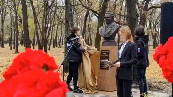 Открытие памятника Герою СССР Бояринову, погибшему при штурме дворца Амина в Кабуле