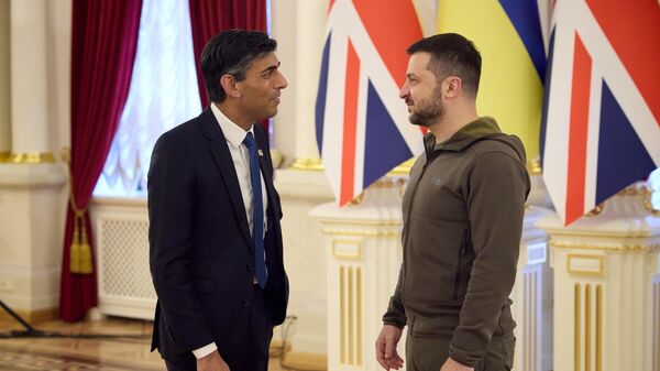  Премьер-министр Великобритании Риши Сунак и президент Украины Владимир Зеленский во время встречи в Киеве