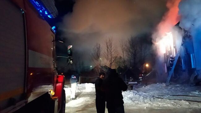 Пожар в двухэтажном жилом дом в поселке Тымовское Сахалинской области