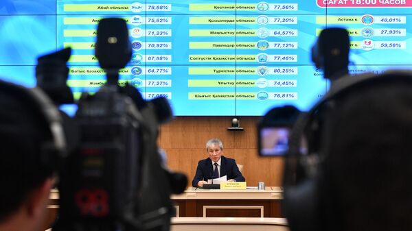 Член Центральной избирательной комиссии Казахстана Шавхат Утемисов на заседании ЦИК Казахстана в Астане