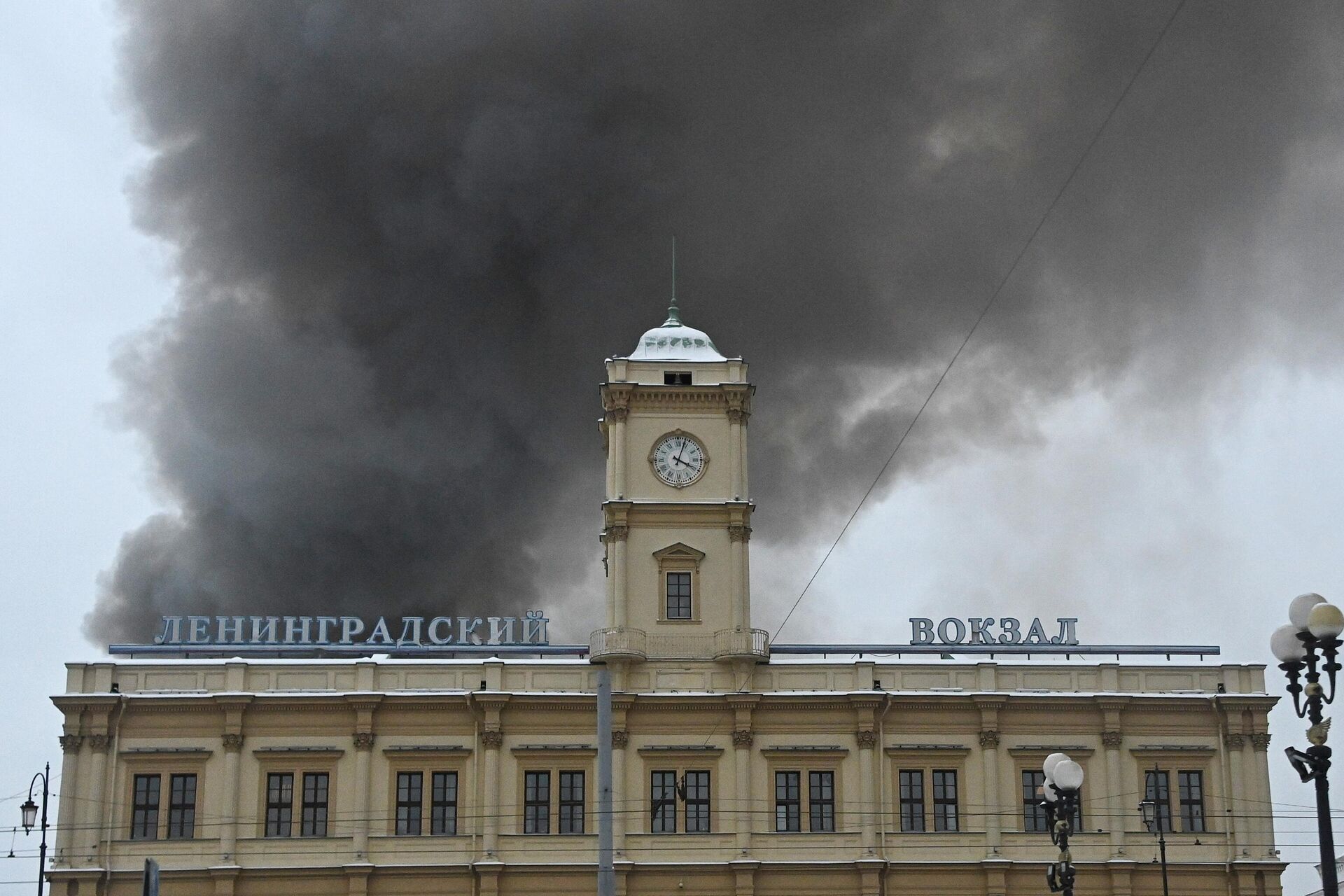 Площадь пожара в центре Москвы выросла до 2,5 тысячи 