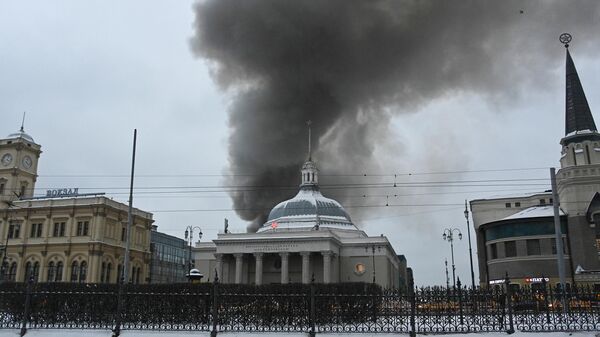 LIVE: Крупный пожар на складе в центре Москвы