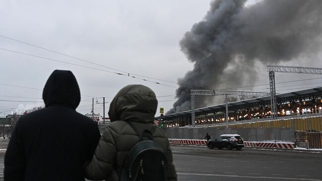 Пожар в районе Комсомольской площади в Москве 