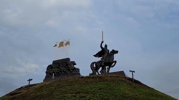 Церемония открытия восстановленного памятника князю Игорю на въезде в Станицу Луганскую