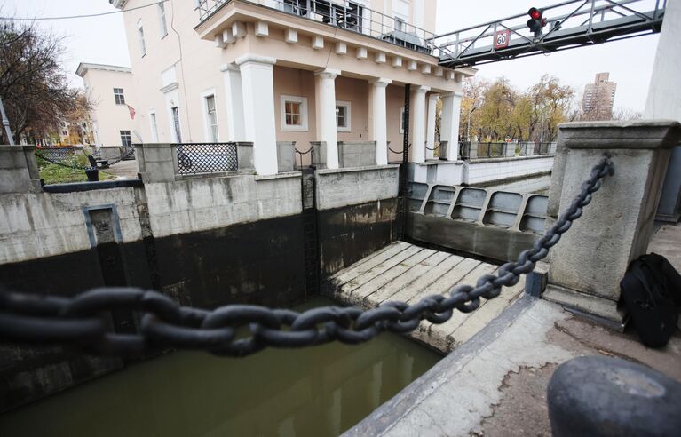 Работа Сыромятнического гидроузла в Москве