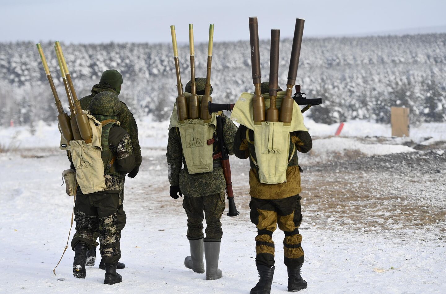 Военнослужащие с ручными гранатометами РПГ-7 Военнослужащие с ручными гранатометами РПГ-7