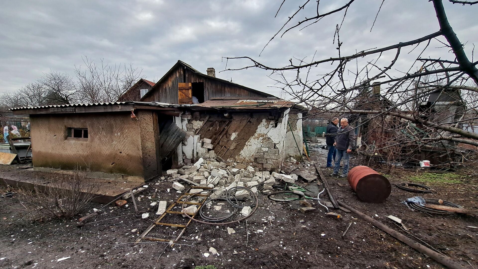 Жилой дом в Петровском районе Донецка, пострадавший от обстрела ВСУ - РИА Новости, 1920, 21.11.2022