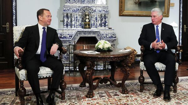 Заместитель председателя Совета безопасности РФ Дмитрий Медведев и президент Республики Куба Мигель Диас-Канель Бермудес во время встречи