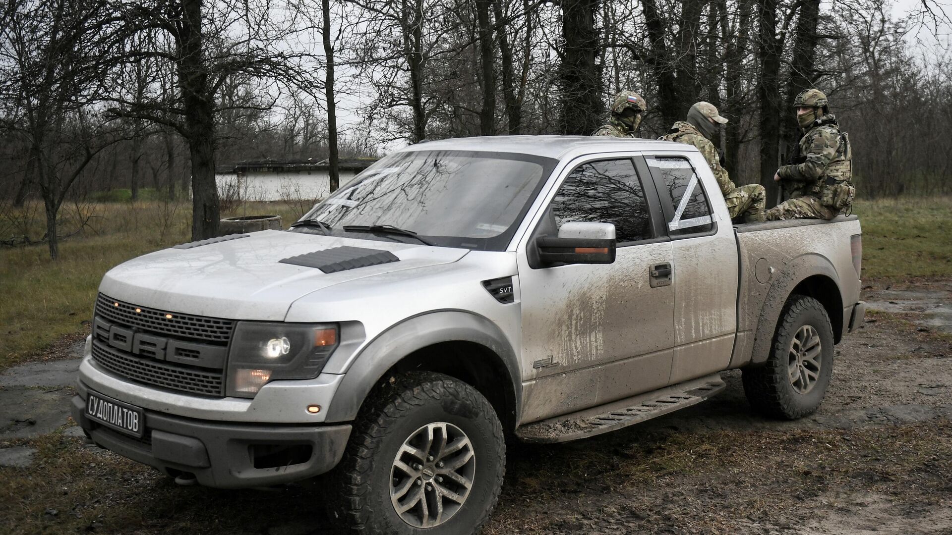 Военнослужащие добровольческого батальона имени Судоплатова в Запорожской области на полученном автомобиле - РИА Новости, 1920, 24.04.2023