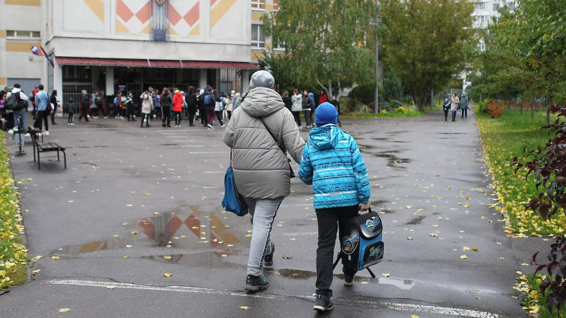 Спасатели напомнили о главных требованиях безопасности в осенние каникулы